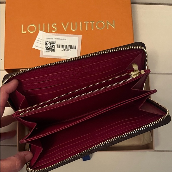 Louis Vuitton Monogram Zippy Wallet (M42616) - Picture 4 of 6